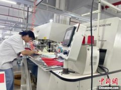 户外热催生“加快度” 浙江三门冲锋衣企